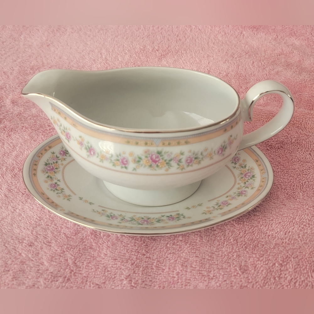 Kentfield & Sawyer Gravy Boat With Plate